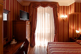 Soggiorno di due notti con colazione presso Gambrinus Hotel nel centro di Roma