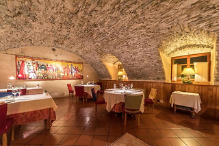 Soggiorno di due notti con colazione e cena tipica presso Locanda la Clusaz in Valle d'Aosta