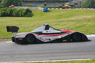 Alla guida di una Formula Renault 2000, presso la Pista Il Sagittario