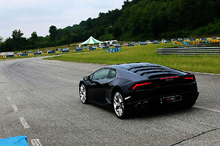 Alla guida di una Lamborghini Huracàn 610CV presso il Motodromo di Castelletto di Branduzzo