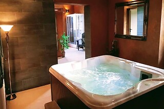 Soggiorno di due notti in Suite tra relax e cultura presso Arts Club Suite & Spa in provincia di Siena