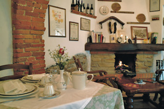 Pranzo o cena da due portate presso l'Agriturismo La Rossa in provincia di Alessandria