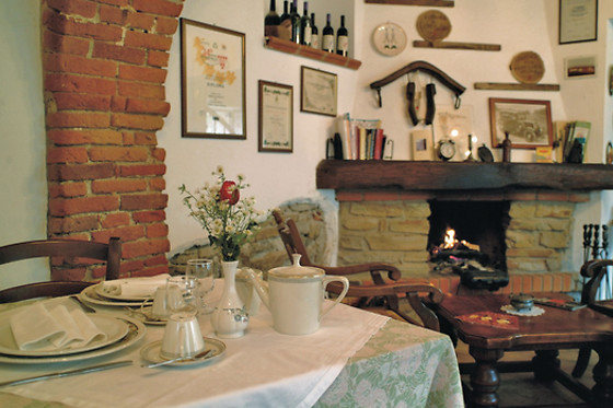 Pranzo o cena da due portate presso l'Agriturismo La Rossa in provincia di Alessandria