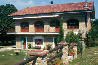 Pranzo o cena da due portate presso l'Agriturismo La Rossa in provincia di Alessandria