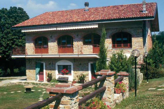 Pranzo o cena da due portate presso l'Agriturismo La Rossa in provincia di Alessandria