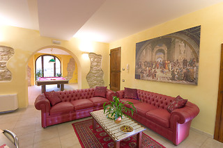 Soggiorno di due notti con colazioni al Raffaello Residence in provincia di Ancona