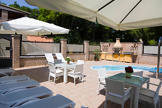 Soggiorno di due notti con colazioni al Raffaello Residence in provincia di Ancona