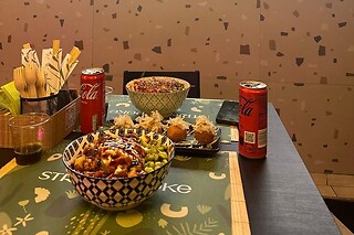 Gustosa cena a base di sushi da Poke e sushi in provincia di Caserta