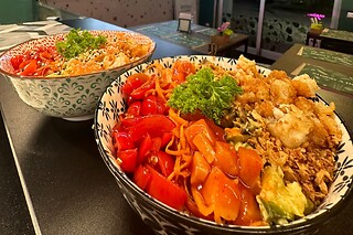 Gustosa cena a base di sushi da Poke e sushi in provincia di Caserta