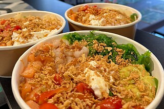 Gustosa cena a base di sushi da Poke e sushi in provincia di Caserta