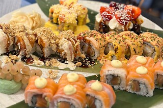 Gustosa cena a base di sushi da Poke e sushi in provincia di Caserta