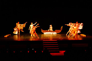 Una divertente lezione di burlesque presso la scuola Sherry Cat A.S.D a Genova