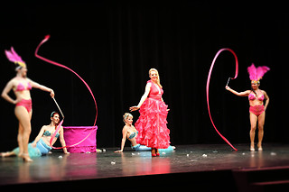 Una divertente lezione di burlesque presso la scuola Sherry Cat A.S.D a Genova