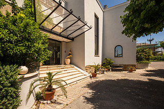 Soggiorno di due notti con colazioni presso Cervara Park Hotel a Roma