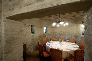 Soggiorno enogastronomico di una notte presso Castello Montegiove in provincia di Pesaro e Urbino