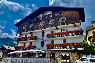 Soggiorno di una notte tra gusto e relax presso Albergo Aurora in provincia di Bergamo