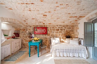 Insolito soggiorno di una notte in trullo con aperitivo presso Trulli18cinquantanove a Cisternino