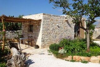 Insolito soggiorno di una notte in trullo con aperitivo presso Trulli18cinquantanove a Cisternino