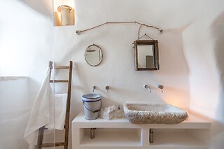 Insolito soggiorno di una notte in trullo con aperitivo presso Trulli18cinquantanove a Cisternino