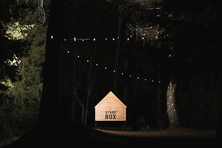Soggiorno insolito di una notte in StarsBOX con cena da tre portate al Forest Camp Val di Gresta in provincia di Trento