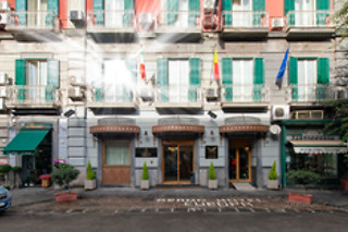 Soggiorno di 2 notti con colazione a Napoli al Grand Hotel Europa
