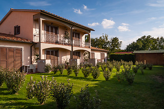 Soggiorno benessere di una notte con cena presso il Villaggio Le Querce sulla Maremma Toscana