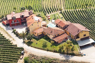 Visita alla cantina con degustazione di vini e prodotti locali presso B&B Rumanot in provincia di Cuneo