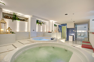 Soggiorno con benessere e cena all'Hotel Lalla Beauty & Relax in provincia di Forlì