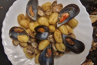 Gustosa cena per due presso l'enoteca Gusto Divino in provincia di Macerata