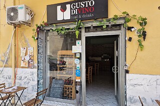 Gustosa cena per due presso l'enoteca Gusto Divino in provincia di Macerata