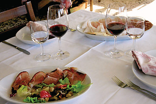 Soggiorno di due notti con gustose cene all'Hotel Ristorante Moderno in provincia di Bergamo