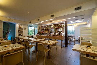 Soggiorno di due notti con colazioni all'Hotel Villa Lalla sul lungomare di Rimini