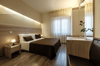 Soggiorno di due notti con colazioni all'Hotel Villa Lalla sul lungomare di Rimini