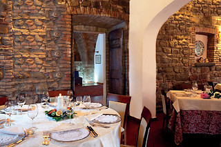 Soggiorno di una notte con cena all'Hotel Lo Spedalicchio in provincia di Perugia