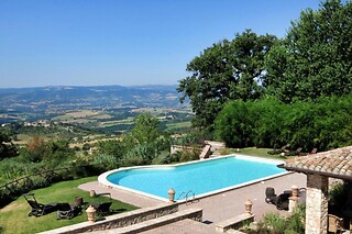 Soggiorno di una notte con colazione presso Villa Profidia in provincia di Perugia