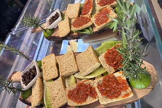 Degustazione di prodotti tipici lucani presso Martulli Viaggi a Matera