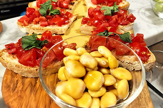 Degustazione di vini con tagliere di salumi toscani presso I' Vinattiere a Firenze