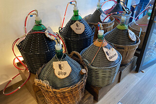 Degustazione di vini con tagliere di salumi toscani presso I' Vinattiere a Firenze