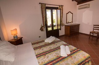 Soggiorno di due notti con colazione all'Agriturismo Tarantola in provincia di Trapani