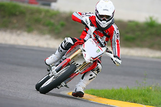 4 turni in pista con la propria moto Motard sul circuito di Castelletto di Branduzzo