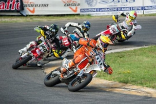 4 turni in pista con la propria moto Motard sul circuito di Castelletto di Branduzzo