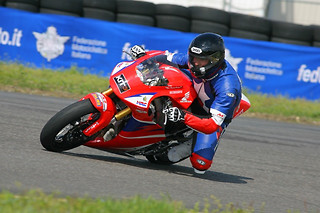 4 turni in pista con la propria moto stradale sul circuito di Castelletto di Branduzzo