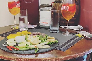 Degustazione presso Enoteca Wine Bar Scagliola a Napoli
