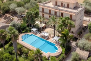 Soggiorno di due notti con colazioni presso ALTA lux villa stone a Modica, in provincia di Ragusa