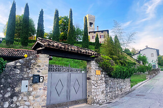 Soggiorno insolito di due notti con noleggio e-bike presso Borgo Terra Village in provincia di Udine