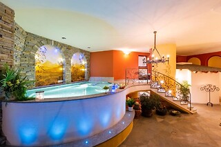 Soggiorno benessere di una notte con colazione e accesso alla spa e piscina presso Villa Quercia Relais & Spa a Rallo in provincia di Trento