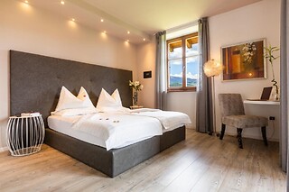 Soggiorno benessere di una notte con colazione e accesso alla spa e piscina presso Villa Quercia Relais & Spa a Rallo in provincia di Trento