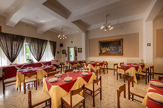 Soggiorno di una notte in famiglia con colazione presso Hotel Savoia Palace in provincia di Siena