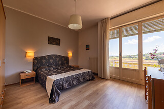 Soggiorno di una notte in famiglia con colazione presso Hotel Savoia Palace in provincia di Siena