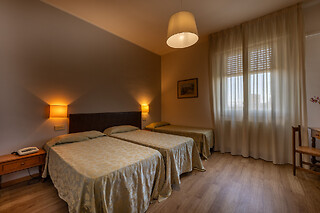 Soggiorno di una notte in famiglia con colazione presso Hotel Savoia Palace in provincia di Siena